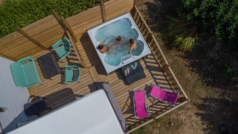 Côté Jardin Mobil Home - Jacuzzi Privé - 3 Chambres