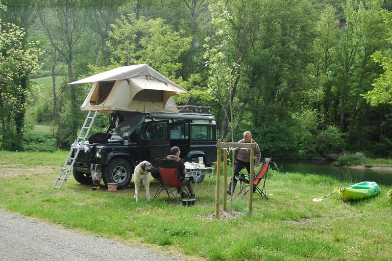 Pitch - Riverfront Package (1 Tent, Caravan Or Motor Home / 1 Car) - Flower Camping Saint Lambert