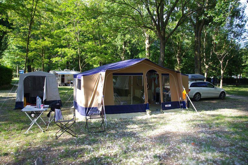 Piazzola XXL (1 tenda, roulotte, camper / 1 auto)