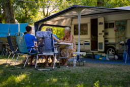 Pitch - Nature Package (1 Tent, Caravan Or Motor Home / 1 Car) - Flower Camping Saint Lambert