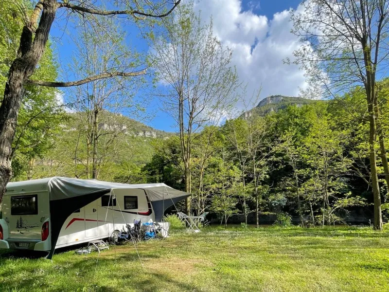 Forfait Bord De Rivière  (1 Tente, Caravane Ou Camping-Car / 1 Voiture)