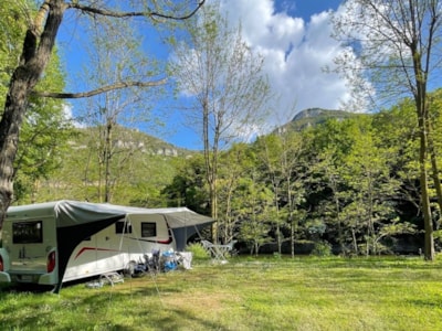 Riverfront Package (1 tent, caravan or motor home / 1 car)