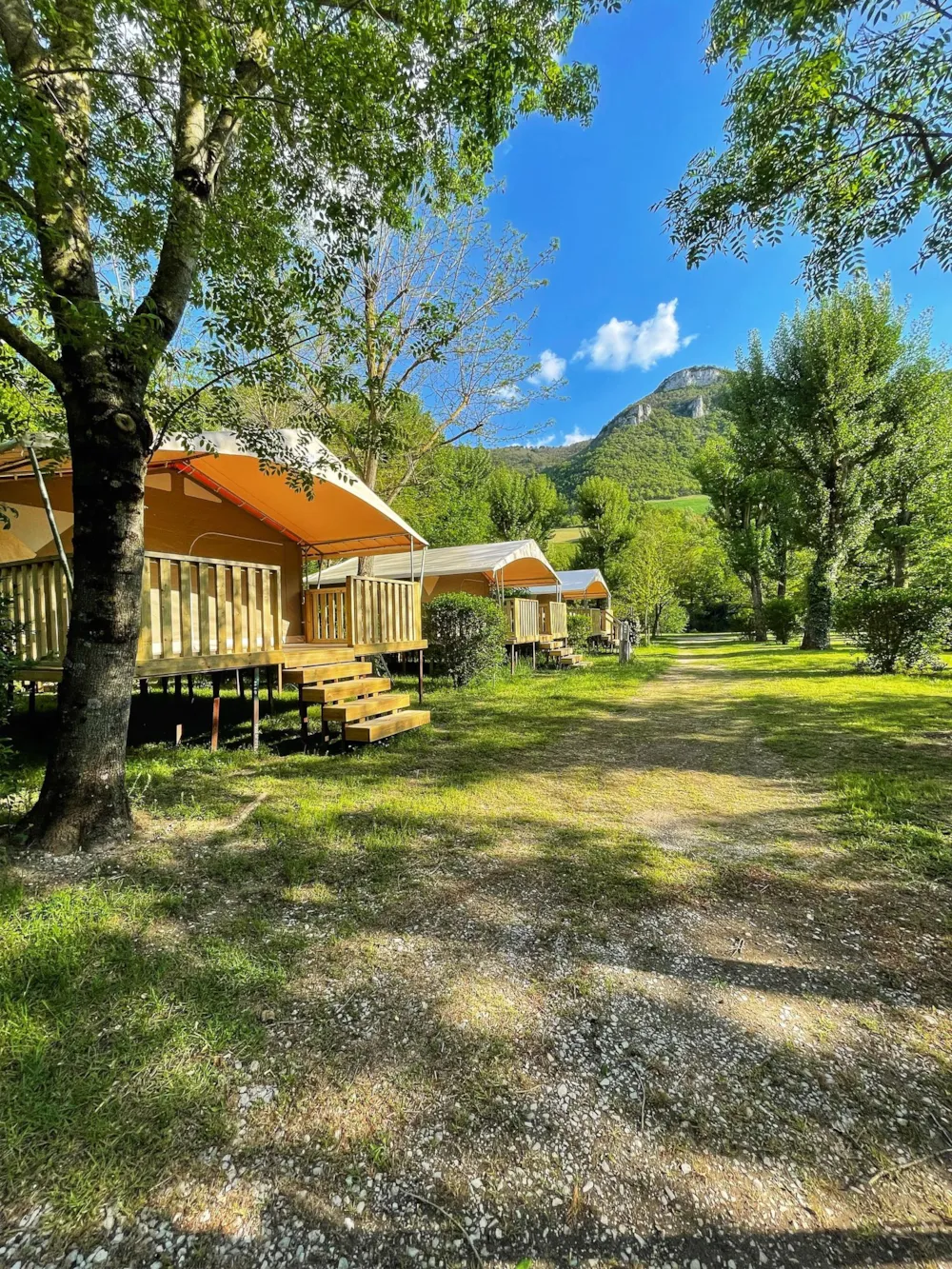 Location - Lodge Canada Standard 20M² (Sans Sanitaires) 2 Chambres + Coin Cuisine - Terrasse Couverte - Flower Camping Saint Lambert