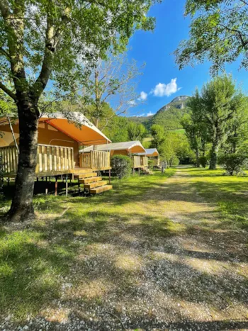 Accommodation - Lodge Canada Standard 20M² (Without Toilet Blocks) 2 Bedrooms + Kitchenette - Sheltered Terrace - Flower Camping Saint Lambert