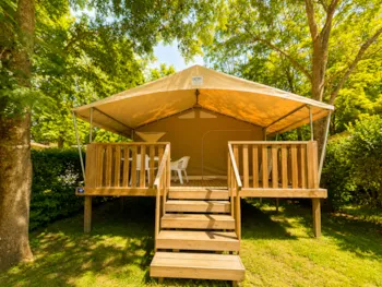 Accommodation - Lodge Canada Standard 20M² (Without Toilet Blocks) 2 Bedrooms + Kitchenette - Sheltered Terrace - Flower Camping Saint Lambert