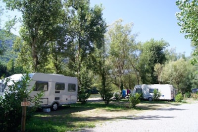 PACKAGE PITCH CONFORT- Tent(s) / caravan + 1 car (or 1 motorhome), electricity 10 A