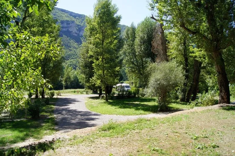 Forfait Empl. Confort- Tente(S) / Caravane + 1 Voit. (Ou 1 Camping-Car), Électr. 10 A