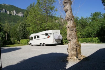 PACKAGE PITCH CONFORT- Tent(s) / caravan + 1 car (or 1 motorhome), electricity 10 A