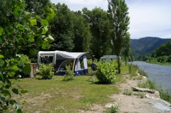 Stellplatz - Pauschale Confort Am Strand / Fluss - Zelt(En) / Wohnwagen + 1 Auto (Oder 1 Wohnmobil), Strom 10 A - Camping Les Bords du Tarn