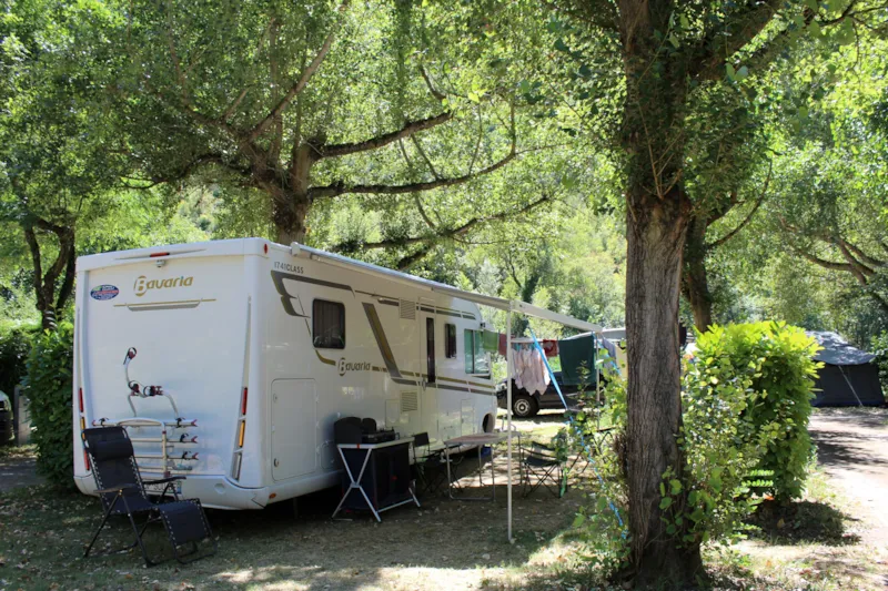 Emplacement Nature 1 Tente/ Caravane + 1 Voiture + Électricité Ou Camping-Car + Électricité
