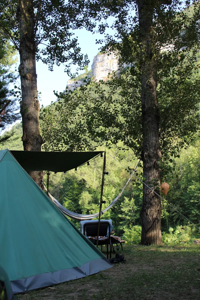 Emplacement Nature 1 Tente/ Caravane + 1 Voiture + Électricité Ou Camping-Car + Électricité