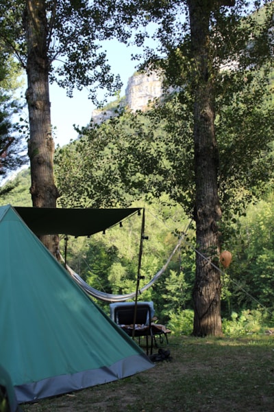 Nature Pitch 1 tent/caravan + 1 car or camper + electricity