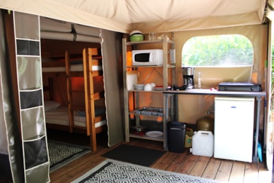 Lodge bungalow tent