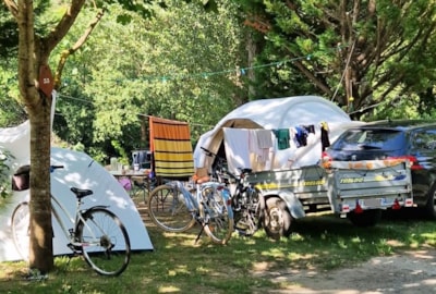 Nature Pitch 1 tent/caravan + 1 car or camper + electricity