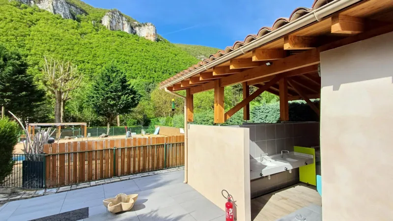 Emplacement Nature 1 Tente/ Caravane + 1 Voiture + Électricité Ou Camping-Car + Électricité