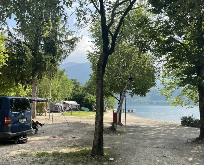 Emplacement Tente/Caravane Ou Camping-Car + Voiture B