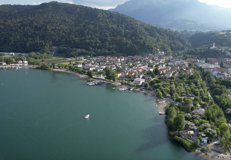 Emplacement Tente/Caravane Ou Camping-Car + Voiture A