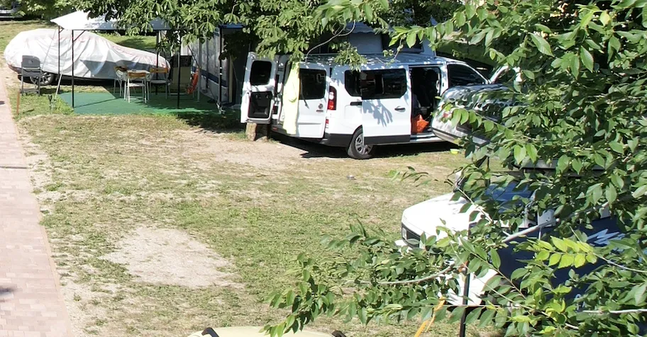 Emplacement - Emplacement Tente/Caravane Ou Camping-Car + Voiture C - Camping Penisola Verde