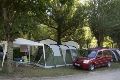 Piazzola Confort (Tenda, Roulotte, Camper / 1 Auto + Elettricità 6A)