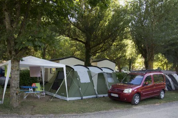 Forfait Confort (Emplacement + Tente, Caravane Ou Camping-Car / 1 Voiture + Électricité 10A)