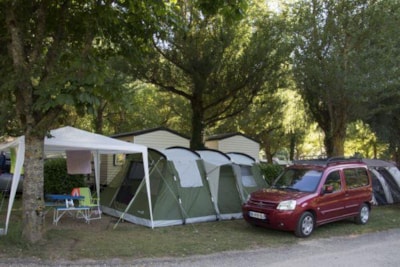 Confort Package (1 tent, caravan or motorhome / 1 car + electricity 10A)