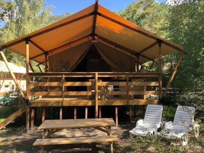Lodge with private facilities