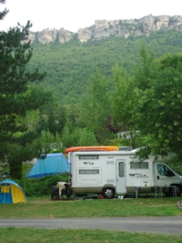 Camping LE ROC QUI PARLE - image n°19 - Roulottes