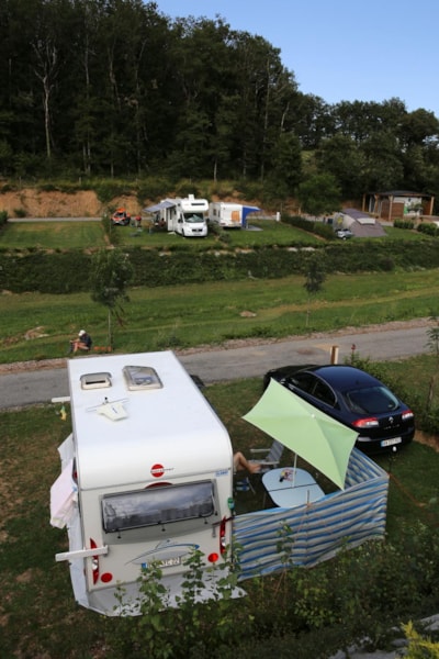 Privilege XXL pitch near the lake (10A electricity + car, tent, caravan or camper) — 2