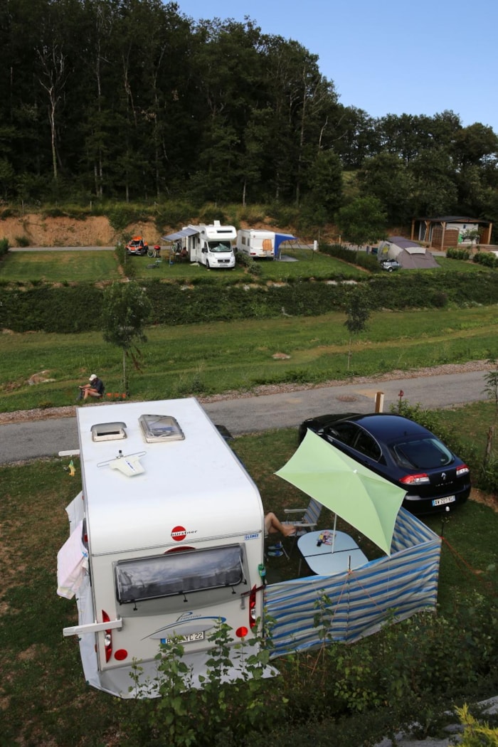 Emplacement Forfait Privilège Xxl Proche Du Lac (Voiture, Tente, Caravane Ou Camping - Car + Électricité 10A)