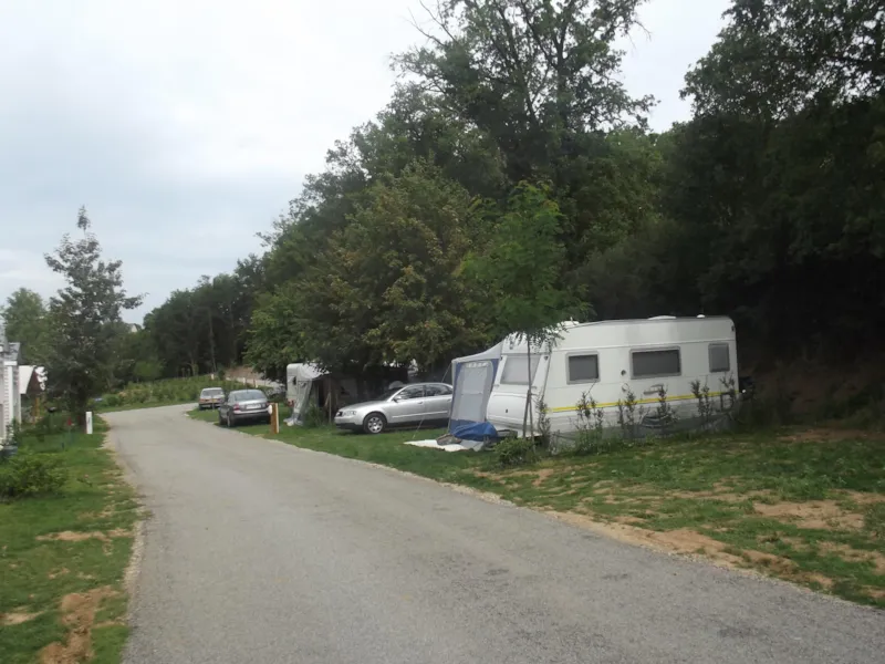 Emplacement Rando (Électricité 10A +1 Tente, 1 Vélo Ou 1 Moto)