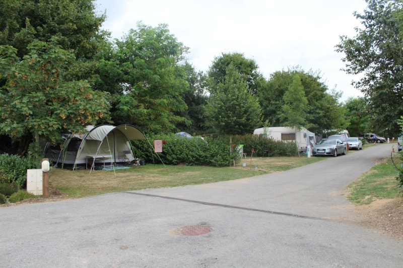 Comfort standplaats (10A elektriciteit + auto, tent, caravan of camper)