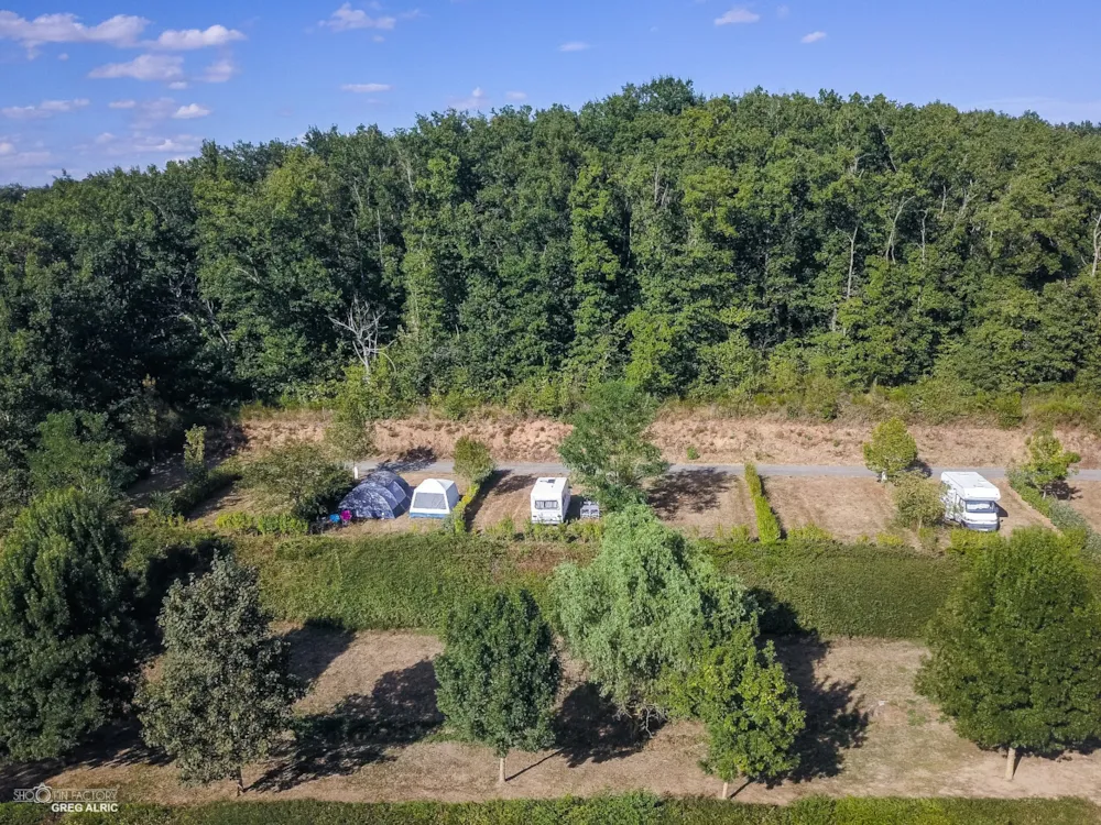 Emplacement - Emplacement Privilège Xxl Proche Du Lac (Électricité 10A +Voiture, Tente, Caravane Ou Camping - Car) - Camping du Lac de Bonnefon