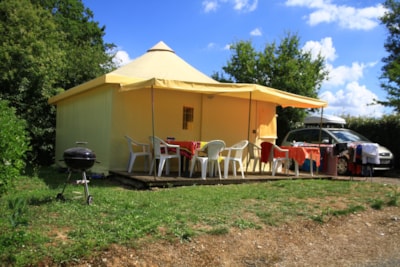 STANDARD furnished canvas bungalow 25 m² (2 bedrooms) with sanitary facilities — 1