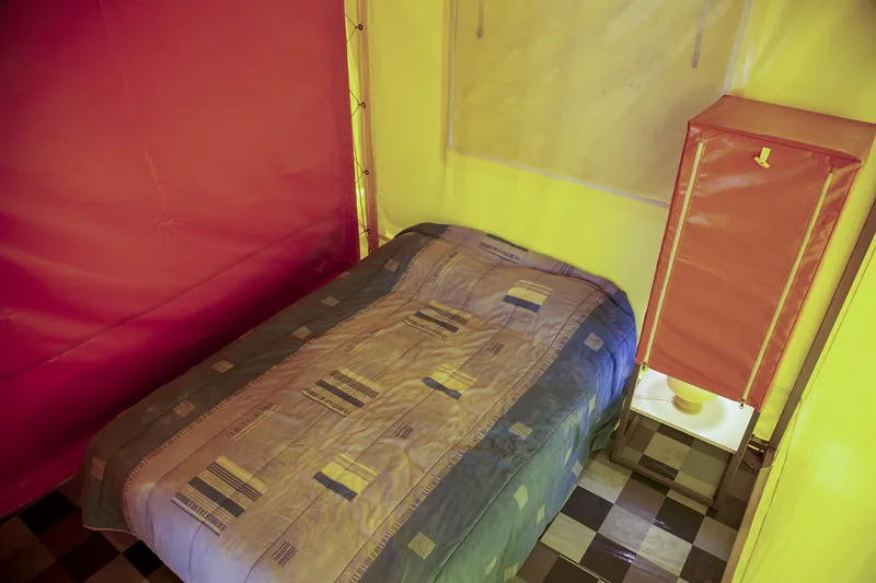 Bungalow Toilé Meublé Standard 25 M² (2 Chambres) Avec Salle De Douche Et Wc