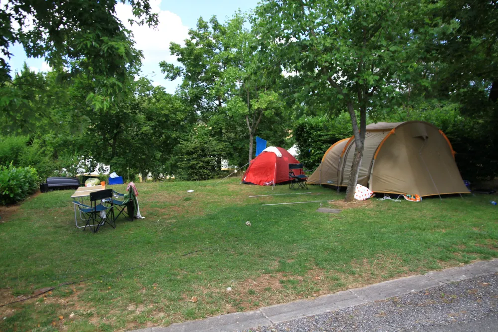 Emplacement - Emplacement Rando (Électricité 10A +1 Tente, 1 Vélo Ou 1 Moto) - Camping du Lac de Bonnefon