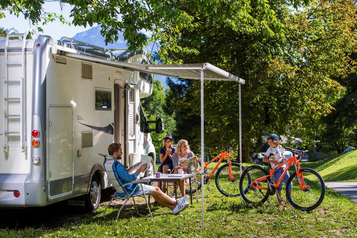 Emplacement voiture + tente / caravane ou camping-car
