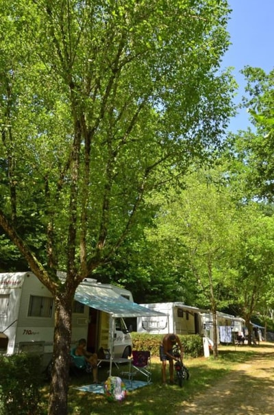 Privilege Package (1 tent, caravan or motorhome / 1 car / electricity 6A) + Water point