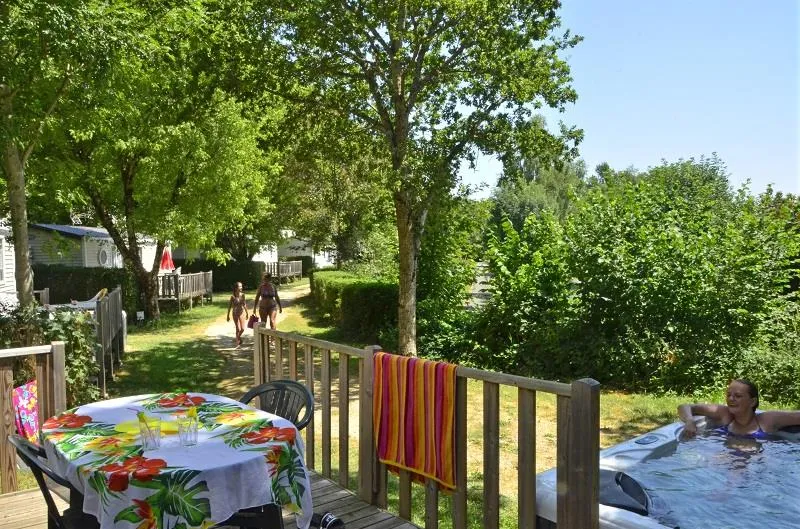 Location - Casa Vip  3 Chambres Climatisé  31M² - Spa Privatif - Camping Les Terrasses du Lac