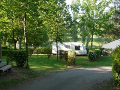 Comfort Pitch: car + tent/caravan or camping-car + electricity