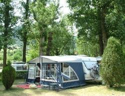 Stellplatz - Stellplatz + Fahrzeug + Strom - Camping Canoë Gorges Du Tarn