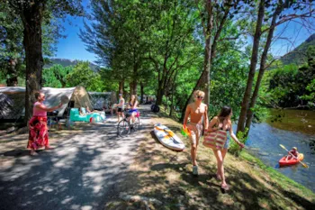 Pitch - Riverside Pitch : 1 Car + Electricity - Camping Canoë Gorges Du Tarn