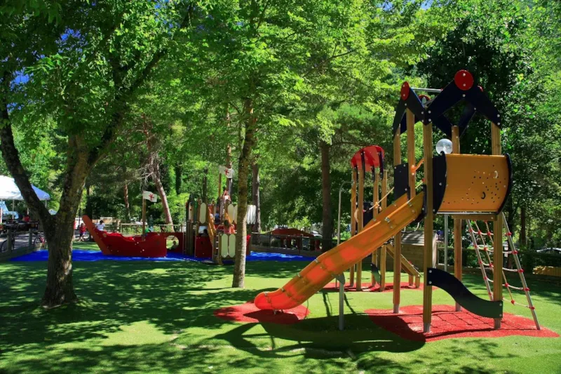 Forfait Confort (1 Tente, Caravane Ou Camping-Car / 1 Voiture / Électricité 10A)