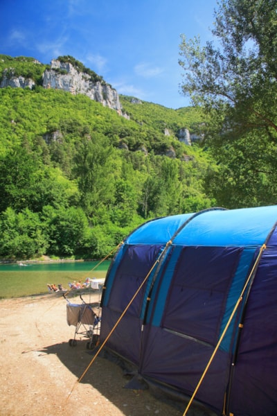 Privilege Package (1 tent, caravan or motorhome / 1 car / electricity 10A) Riverside