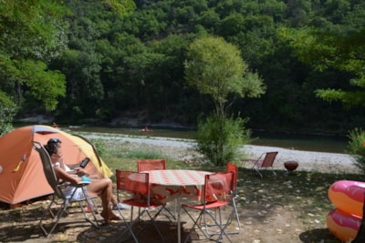 Privilege Package (1 tent, caravan or motorhome / 1 car / electricity 10A) Riverside