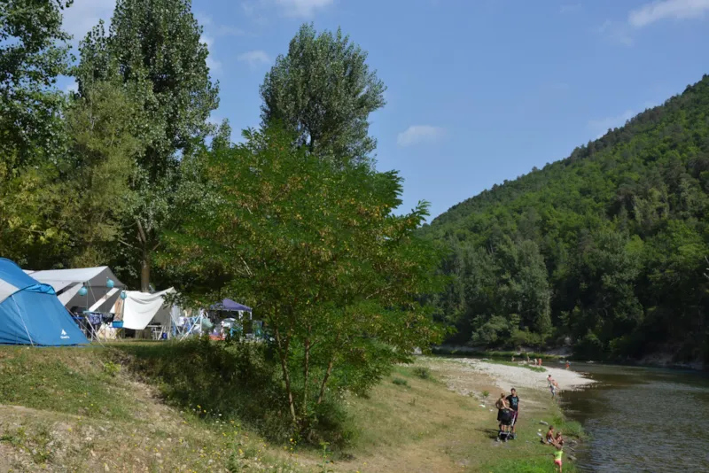 Forfait Privilège (1 Tente, Caravane Ou Camping-Car / 1 Voiture / Électricité 10A) Bord De Rivière