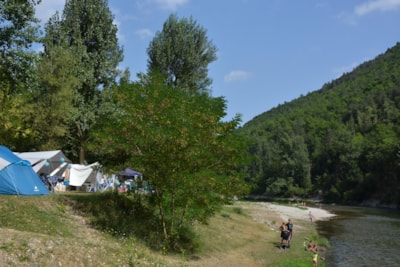 Privilege Package (1 tent, caravan or motorhome / 1 car / electricity 10A) Riverside