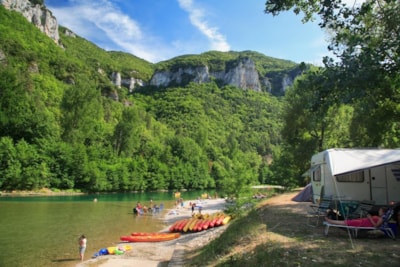 Privilege Package (1 tent, caravan or motorhome / 1 car / electricity 10A) Riverside