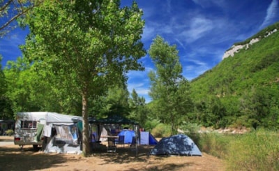 Privilege Package (1 tent, caravan or motorhome / 1 car / electricity 10A) Riverside