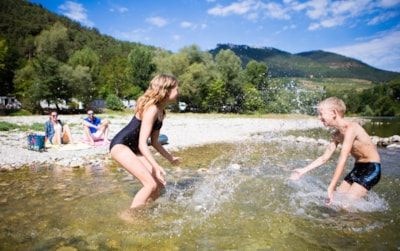 Privilege Package (1 tent, caravan or motorhome / 1 car / electricity 10A) Riverside