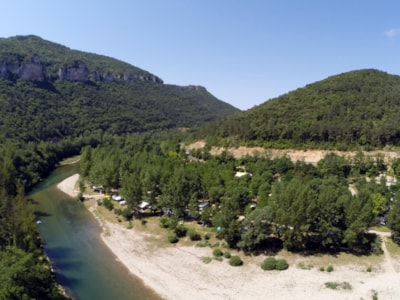 Privilege Package (1 tent, caravan or motorhome / 1 car / electricity 10A) Riverside